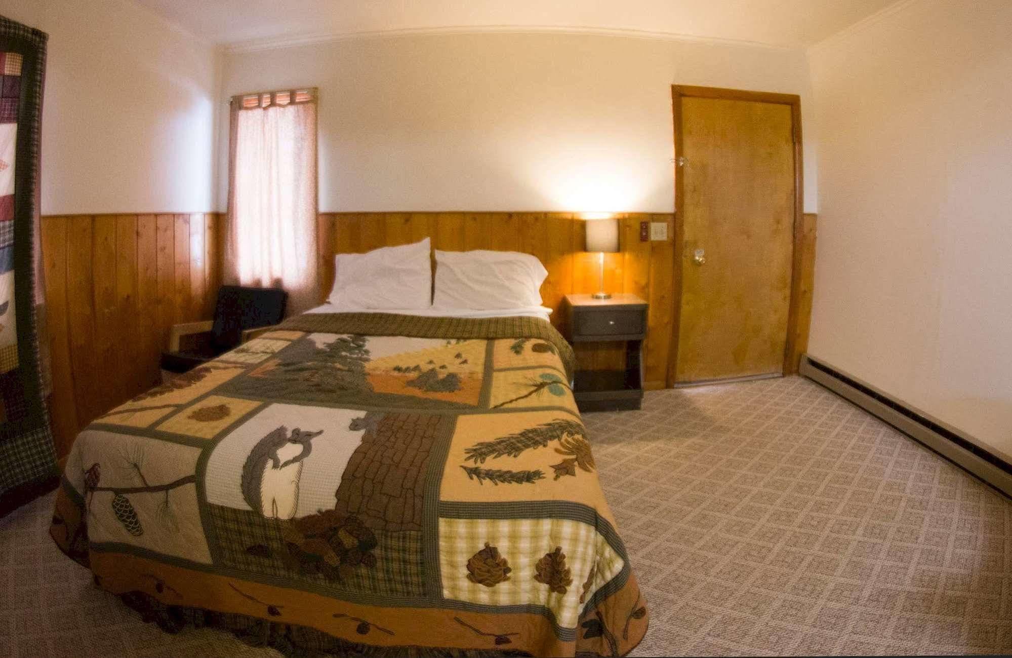 Yellowstone Holiday Motel Запад Йеллоустон Экстерьер фото